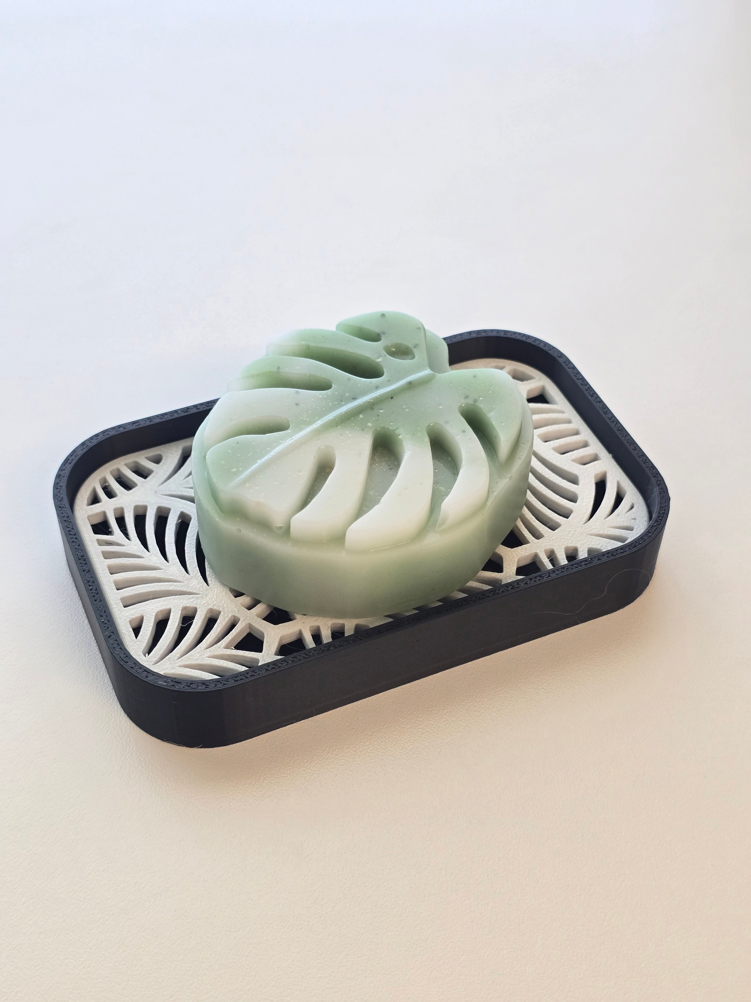 Eucalyptus Peppermint Goat Milk Soap – Monstera Leaf